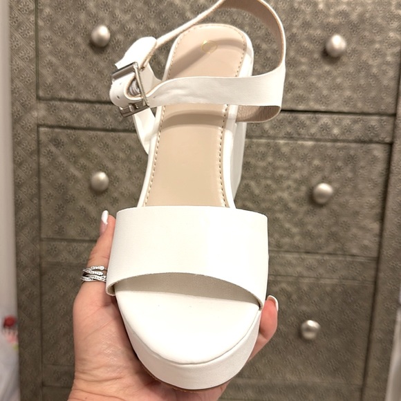🤍NWT White Platform Wedges - Picture 2 of 6